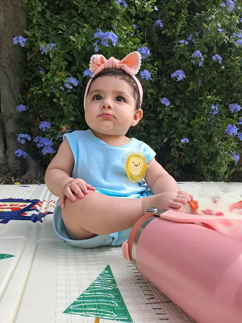 Sofía Anahí en el jardín